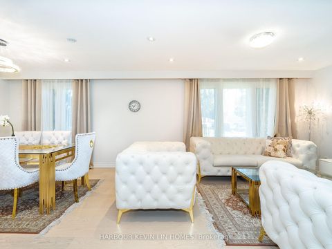 Photo 10 at 30 Foreht Crescent, Aurora Heights, Aurora