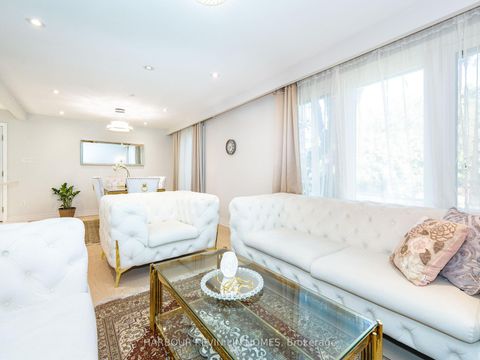 Photo 11 at 30 Foreht Crescent, Aurora Heights, Aurora