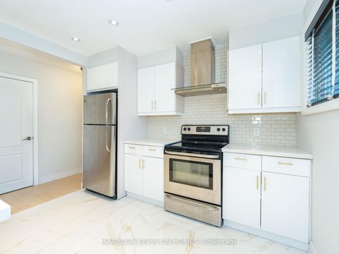 Photo 14 at 30 Foreht Crescent, Aurora Heights, Aurora