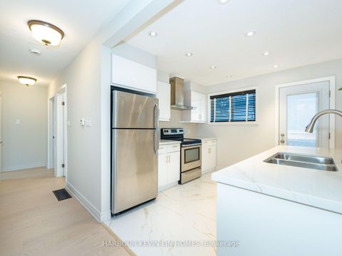 Photo 16 at 30 Foreht Crescent, Aurora Heights, Aurora