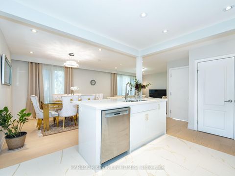 Photo 17 at 30 Foreht Crescent, Aurora Heights, Aurora