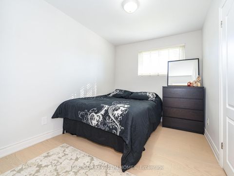 Photo 18 at 30 Foreht Crescent, Aurora Heights, Aurora