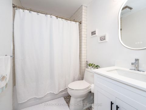 Photo 20 at 30 Foreht Crescent, Aurora Heights, Aurora