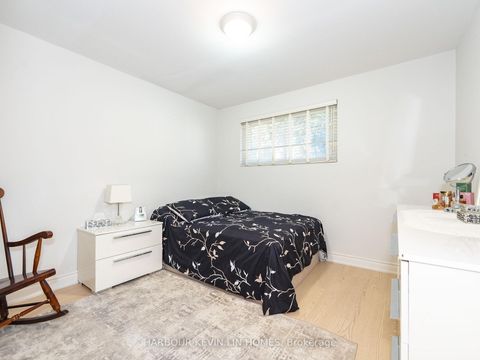Photo 21 at 30 Foreht Crescent, Aurora Heights, Aurora