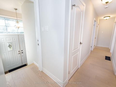 Photo 24 at 30 Foreht Crescent, Aurora Heights, Aurora