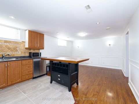 Photo 27 at 30 Foreht Crescent, Aurora Heights, Aurora