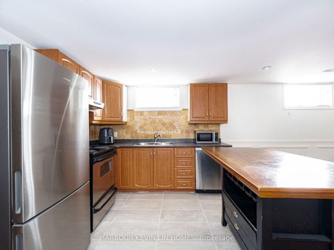 Photo 28 at 30 Foreht Crescent, Aurora Heights, Aurora