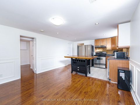 Photo 32 at 30 Foreht Crescent, Aurora Heights, Aurora