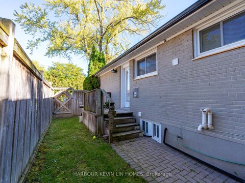 Photo 48 at 30 Foreht Crescent, Aurora Heights, Aurora