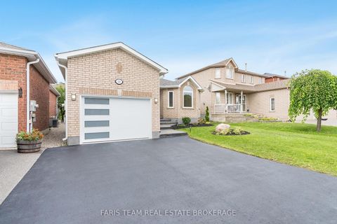 Photo 2 at 233 Wessenger Drive, Holly, Barrie