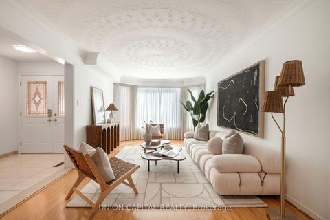 Photo 4 at 58 Horizon Court, Doncrest, Richmond Hill