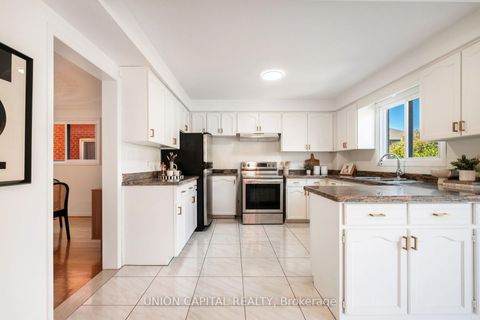 Photo 9 at 58 Horizon Court, Doncrest, Richmond Hill