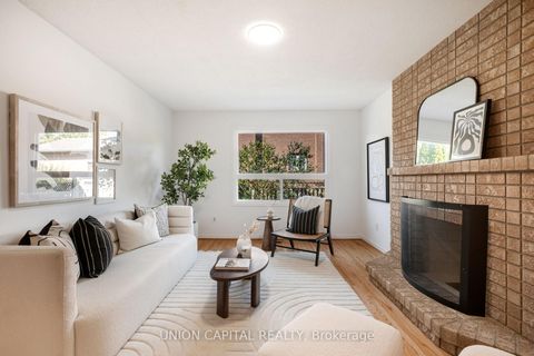 Photo 15 at 58 Horizon Court, Doncrest, Richmond Hill