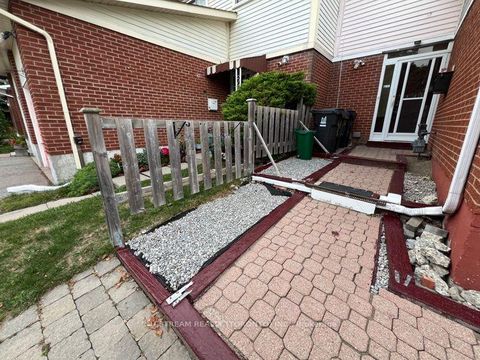 Photo 1 at 164 Quantrell Trail, Malvern, Toronto