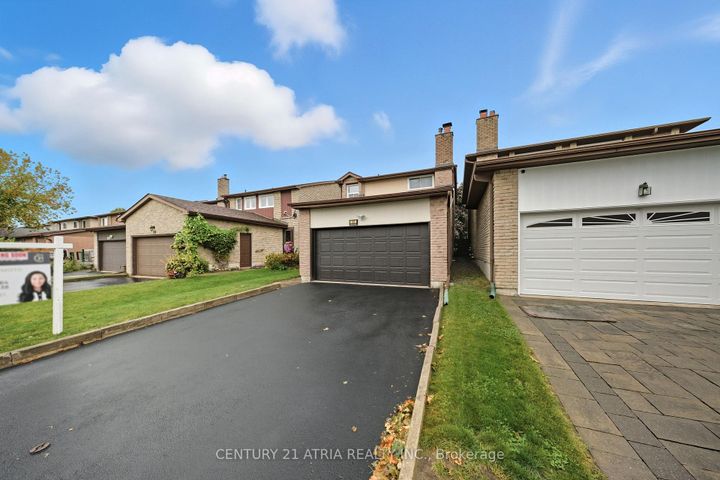 Photo 1 at 32 Fieldview Crescent, Milliken Mills West, Markham