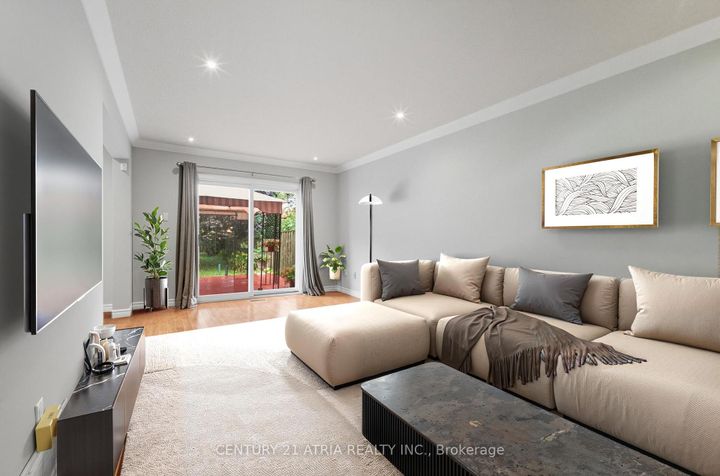 Photo 2 at 32 Fieldview Crescent, Milliken Mills West, Markham