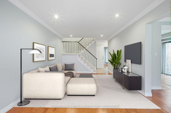 Photo 3 at 32 Fieldview Crescent, Milliken Mills West, Markham