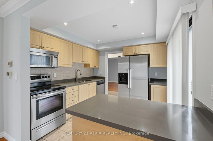 Photo 4 at 32 Fieldview Crescent, Milliken Mills West, Markham