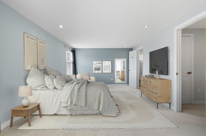 Photo 10 at 32 Fieldview Crescent, Milliken Mills West, Markham