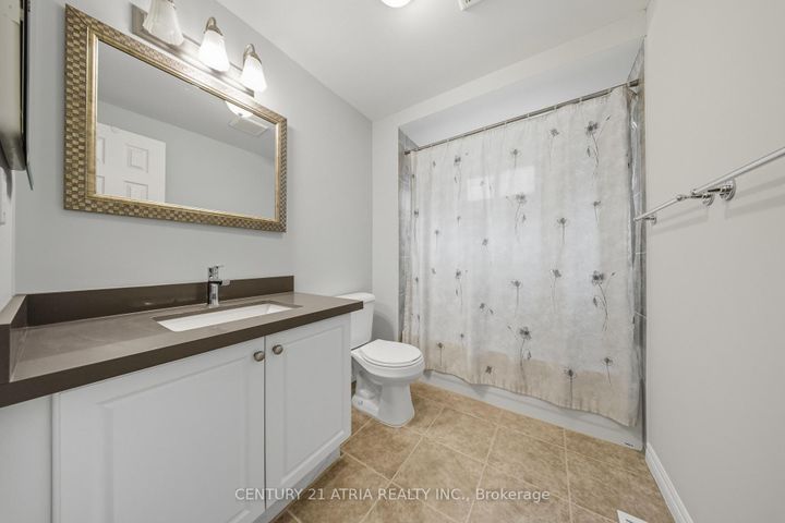 Photo 13 at 32 Fieldview Crescent, Milliken Mills West, Markham