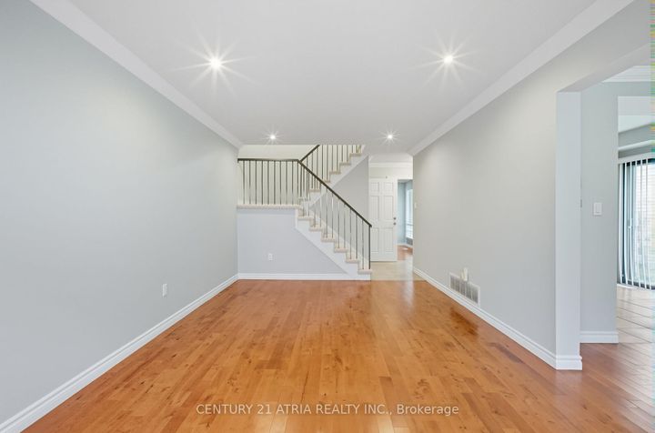 Photo 18 at 32 Fieldview Crescent, Milliken Mills West, Markham