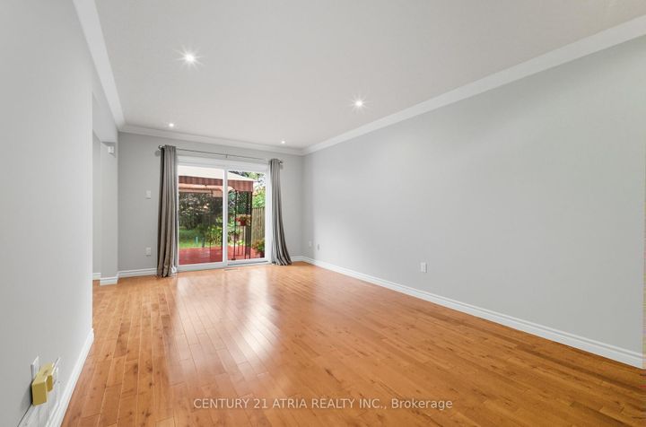 Photo 19 at 32 Fieldview Crescent, Milliken Mills West, Markham