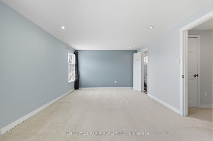 Photo 20 at 32 Fieldview Crescent, Milliken Mills West, Markham