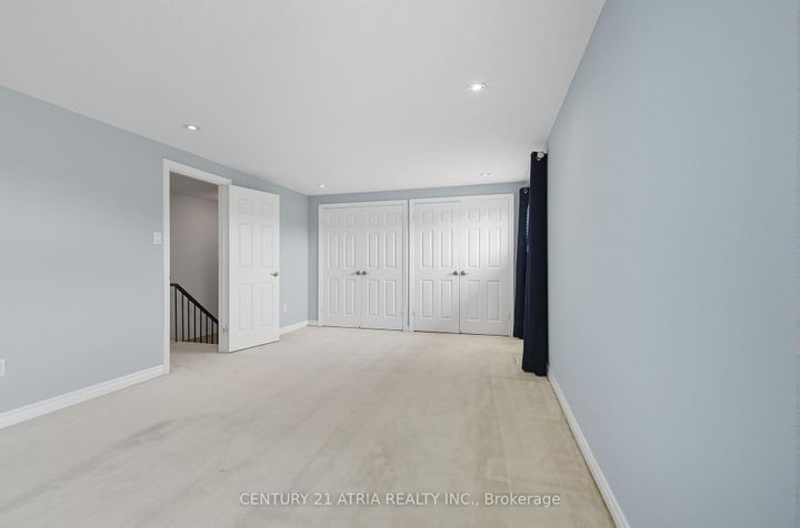 Photo 21 at 32 Fieldview Crescent, Milliken Mills West, Markham