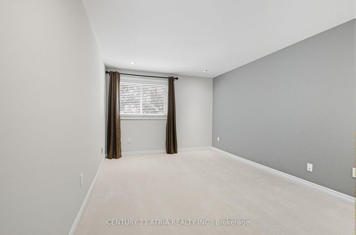 Photo 22 at 32 Fieldview Crescent, Milliken Mills West, Markham
