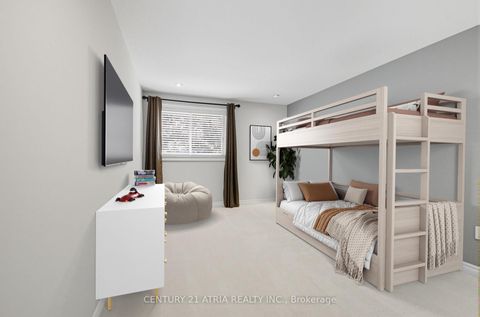 Photo 11 at 32 Fieldview Crescent, Milliken Mills West, Markham