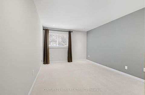 Photo 22 at 32 Fieldview Crescent, Milliken Mills West, Markham