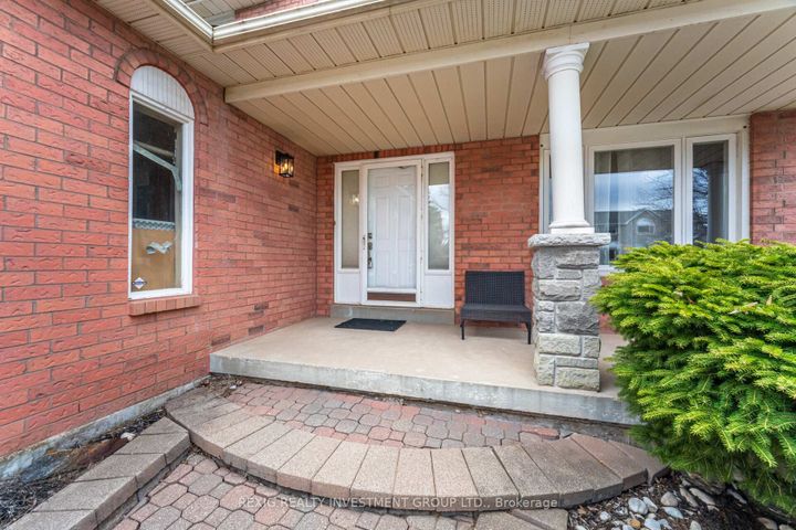 Photo 2 at 66 Settler Court, Heart Lake West, Brampton