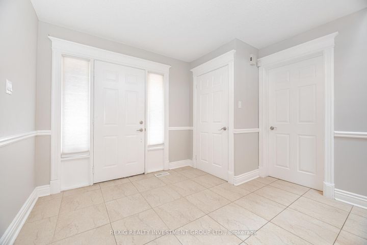 Photo 3 at 66 Settler Court, Heart Lake West, Brampton