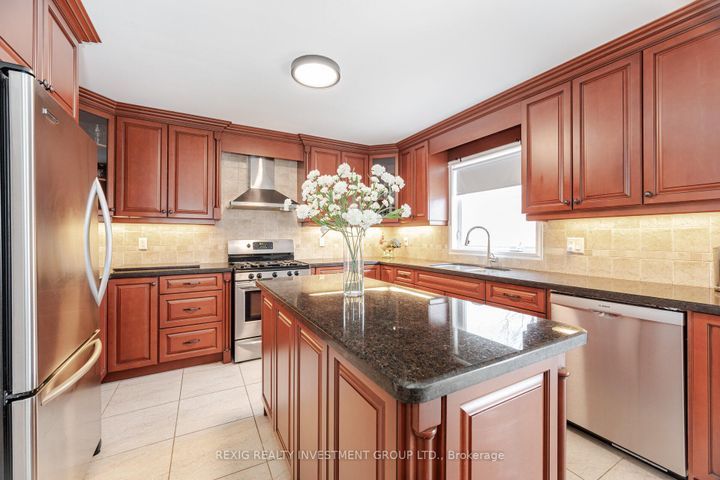 Photo 16 at 66 Settler Court, Heart Lake West, Brampton