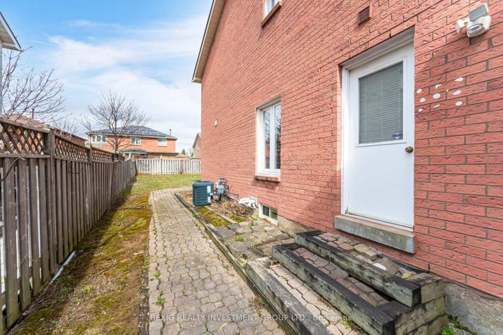 Photo 33 at 66 Settler Court, Heart Lake West, Brampton