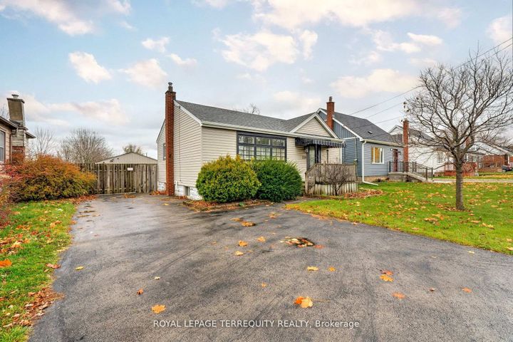 Photo 1 at 739 Upper Gage Avenue, Hampton Heights, Hamilton