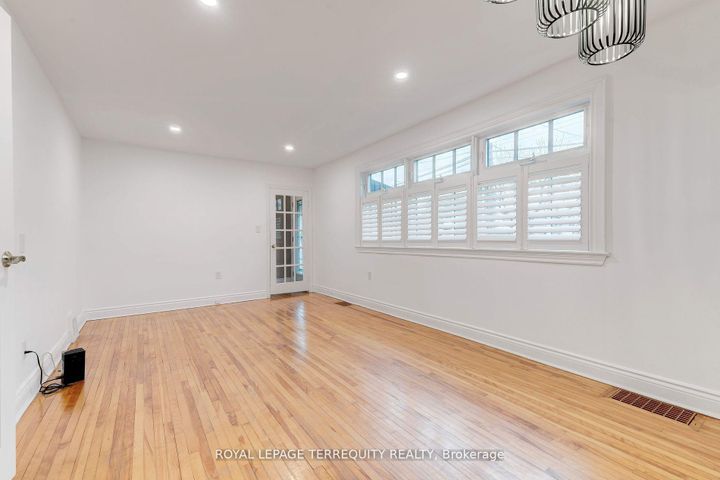 Photo 4 at 739 Upper Gage Avenue, Hampton Heights, Hamilton