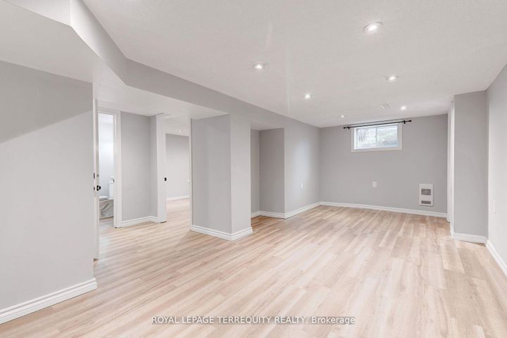 Photo 15 at 739 Upper Gage Avenue, Hampton Heights, Hamilton
