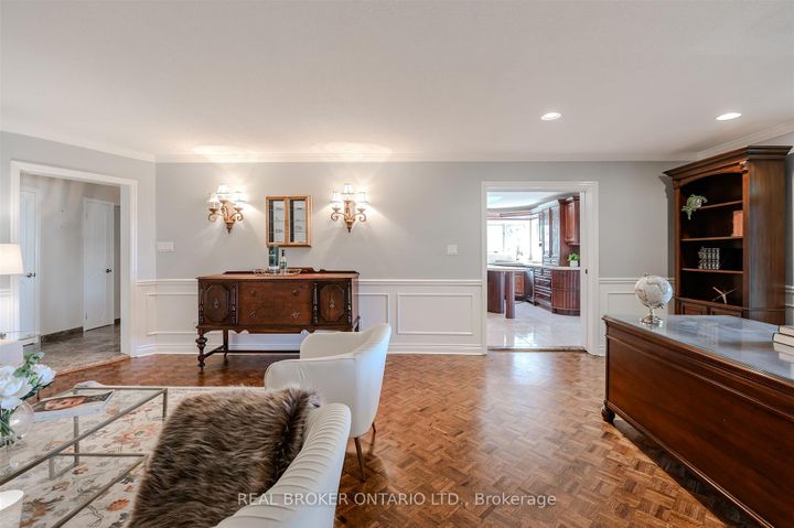 Photo 9 at 6 Streatham Place, Rosethorn, Toronto