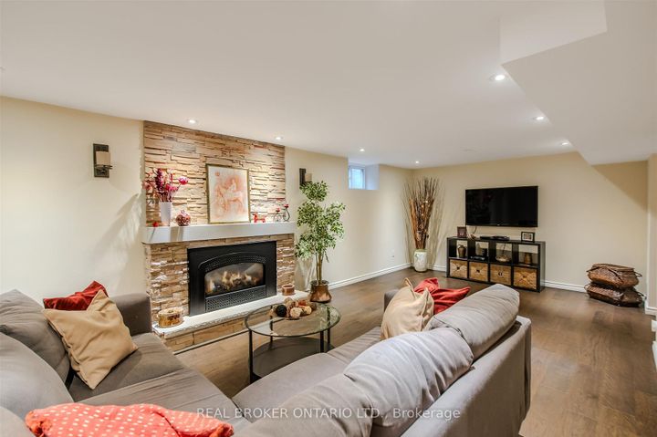 Photo 36 at 6 Streatham Place, Rosethorn, Toronto