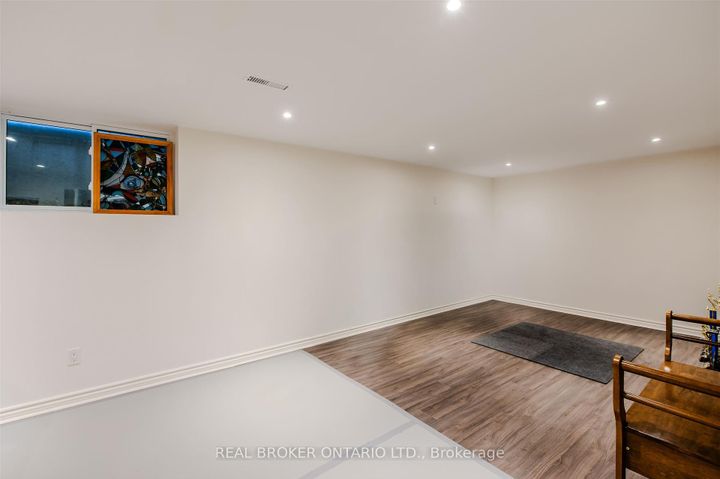 Photo 40 at 6 Streatham Place, Rosethorn, Toronto