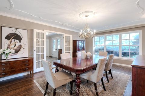 Photo 4 at 6 Streatham Place, Rosethorn, Toronto Photo 4 at 6 Streatham Place, Rosethorn, Toronto