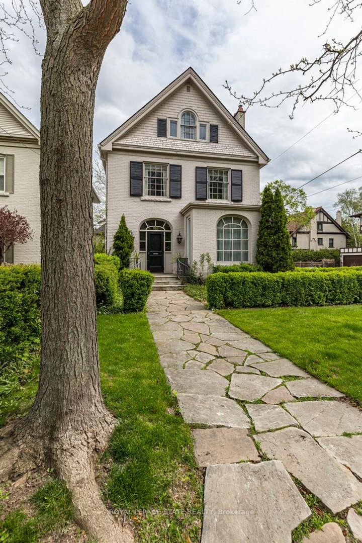 Photo 3 at 142 Aberdeen Avenue, Durand, Hamilton