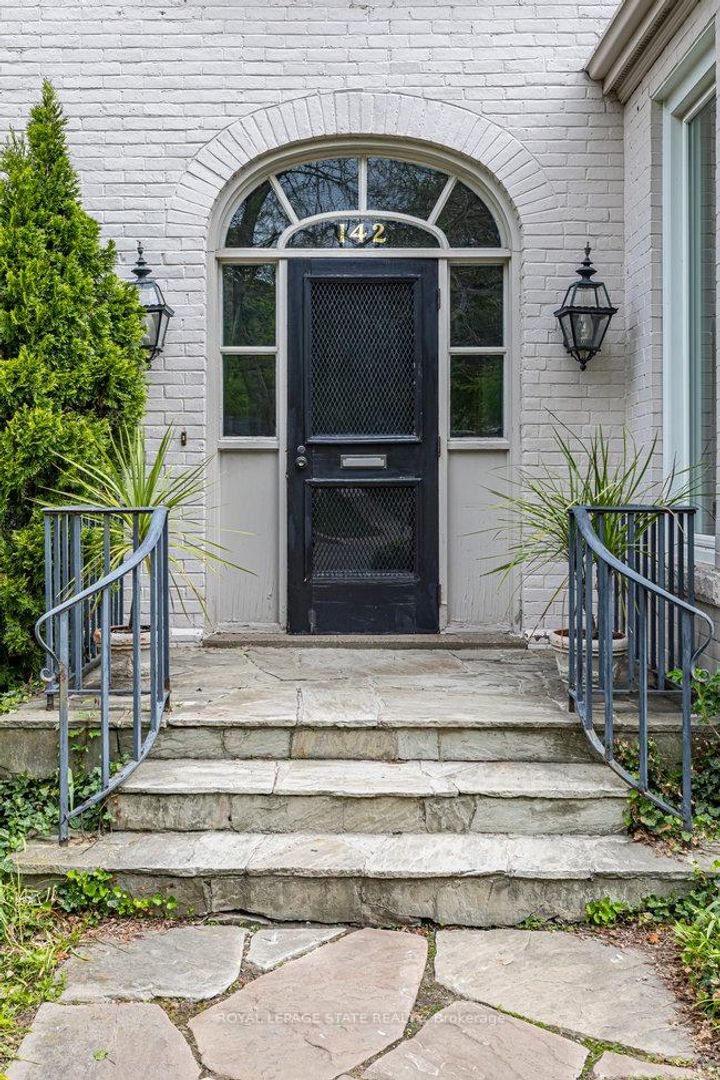 Photo 5 at 142 Aberdeen Avenue, Durand, Hamilton