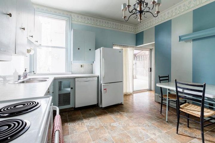 Photo 16 at 142 Aberdeen Avenue, Durand, Hamilton