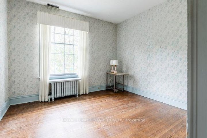 Photo 21 at 142 Aberdeen Avenue, Durand, Hamilton