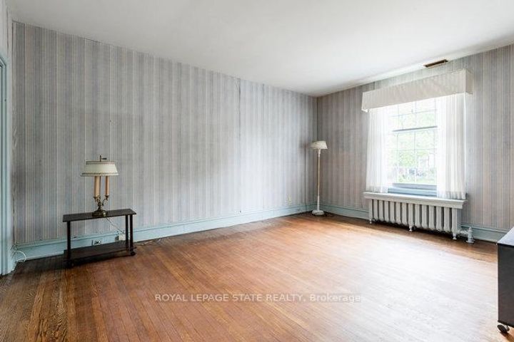 Photo 23 at 142 Aberdeen Avenue, Durand, Hamilton