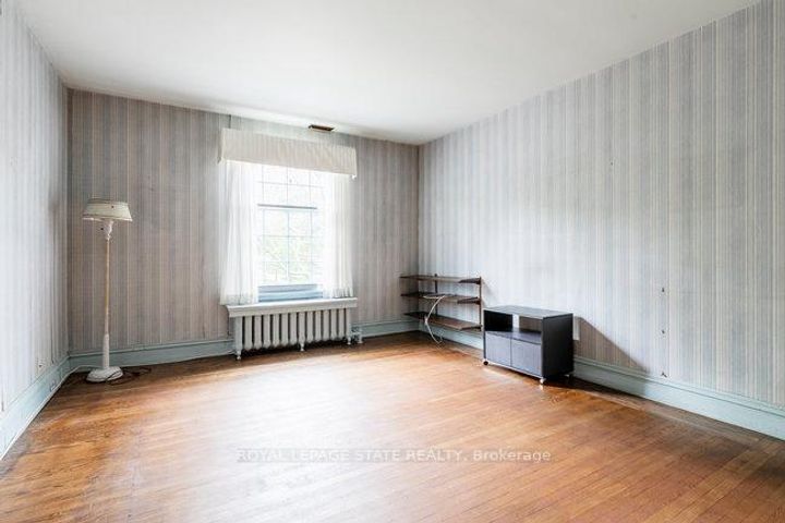 Photo 24 at 142 Aberdeen Avenue, Durand, Hamilton