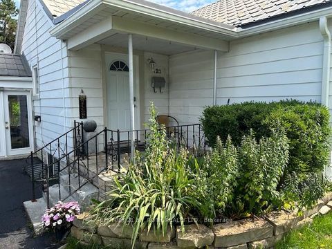 Photo 12 at 121 Cumberland Street, Allandale, Barrie