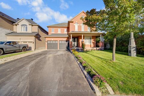 Photo 3 at 57 St Nicholas Crescent, Vellore Village, Vaughan